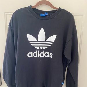 Black Adidas Crewneck sweatshirt with pockets